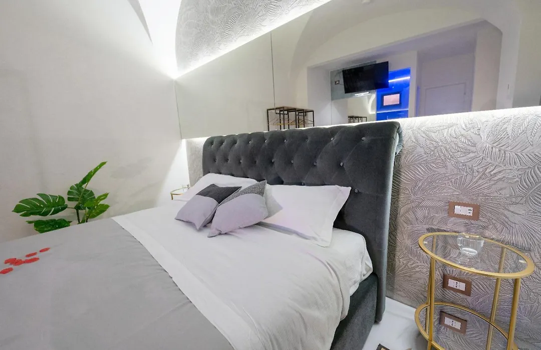 Etnea 208 Luxury Jacuzzi Suite Catania-1